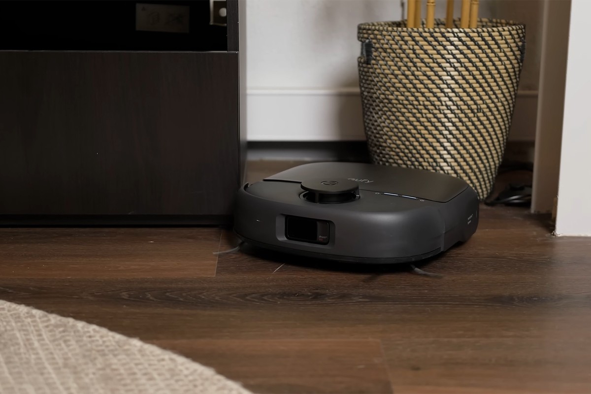 Eufy C28 robotstofzuiger in werking
