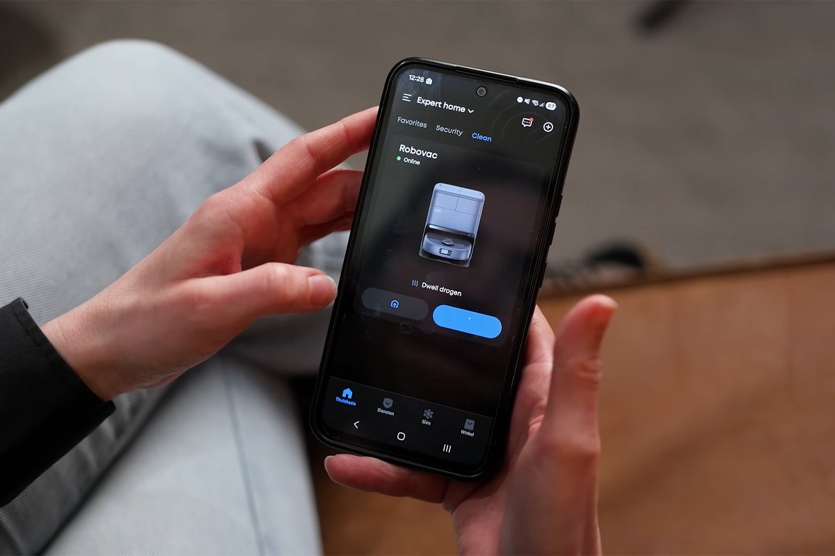 Smartphone met Eufy-app.