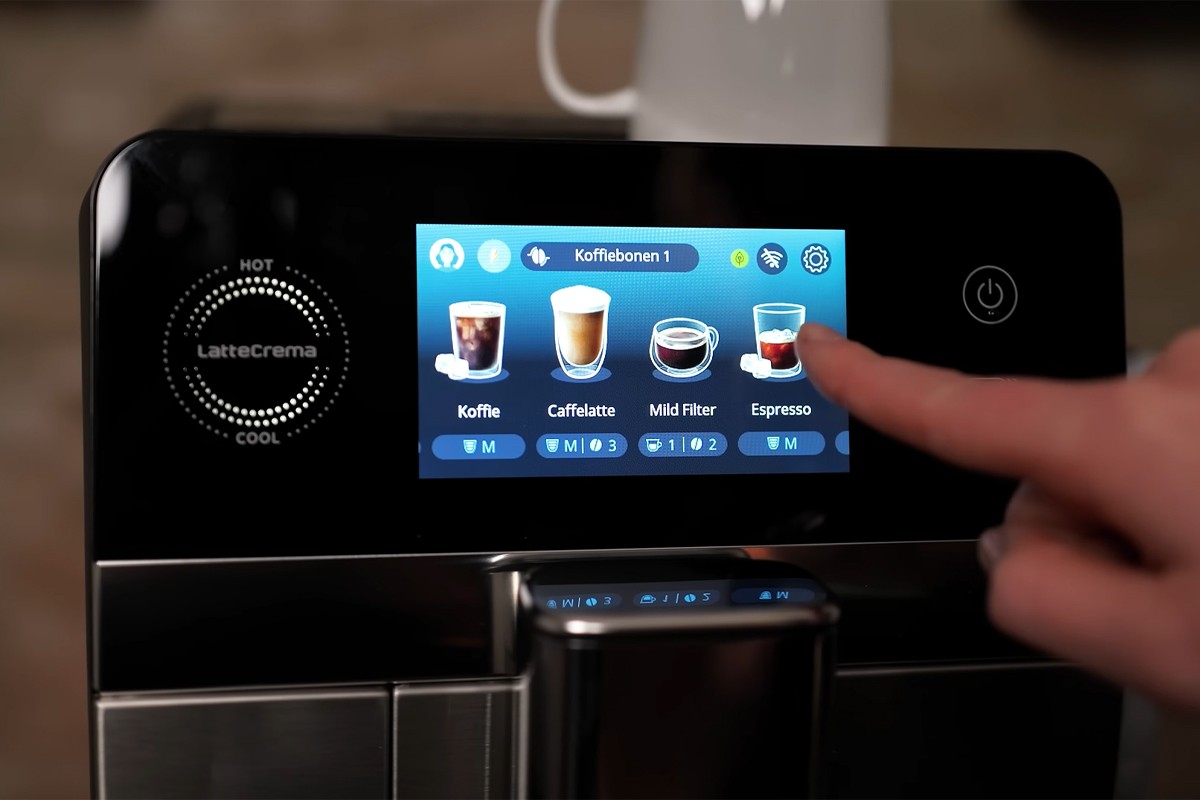 Close-up van het kleurenscherm van de DeLonghi Eletta Ultra.