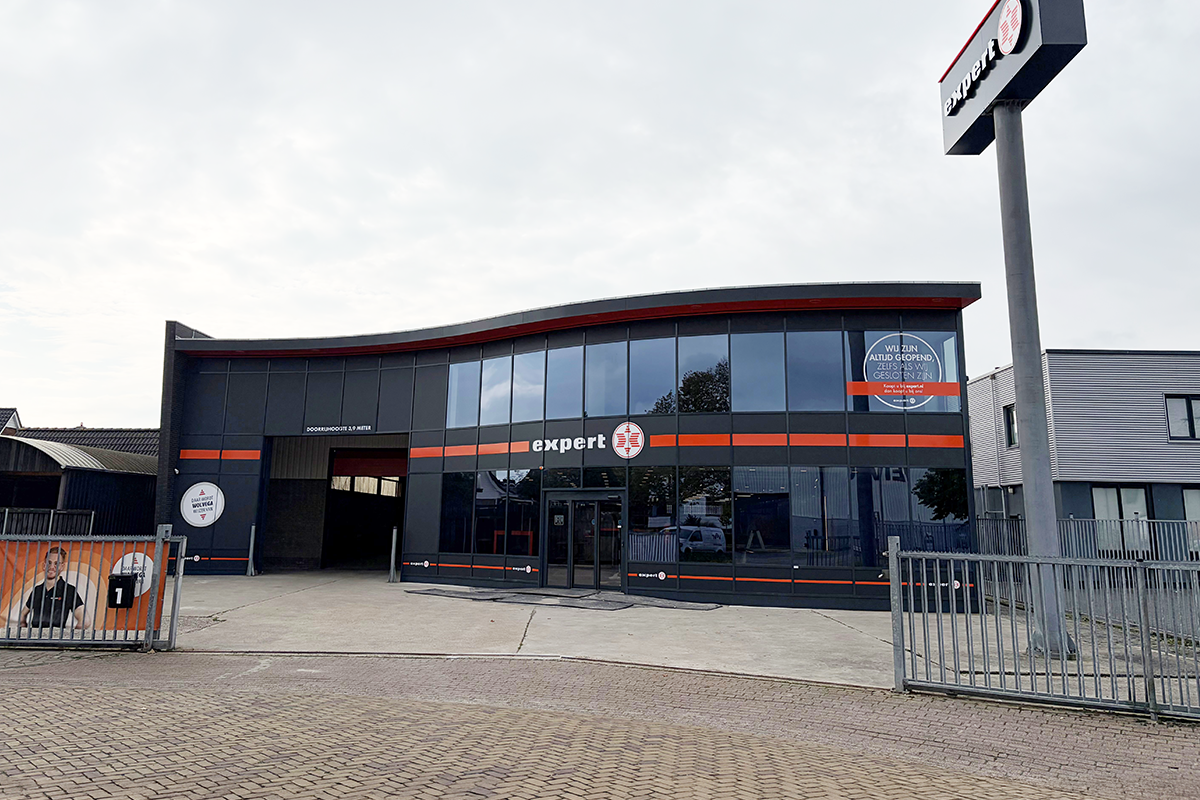 Nieuwe winkel Expert Wolvega aan de Industrieweg